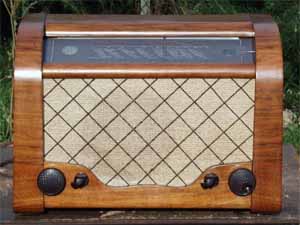 Antique and Vintage Radios for Sale.